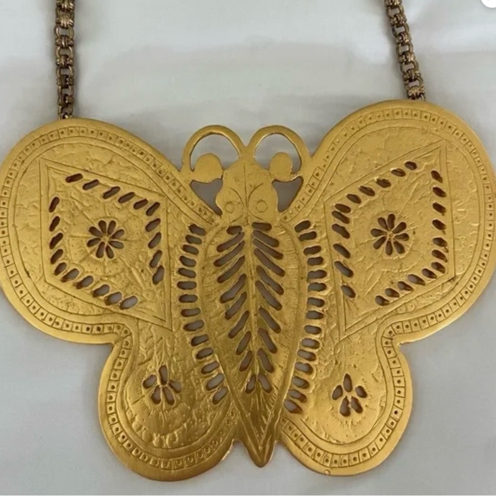 Vintage Silver tone Butterfly Statement Necklace . - Picture 8 of 9